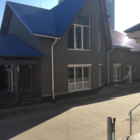 Hostel -Hotel Granat Rivne City ภายนอก รูปภาพ